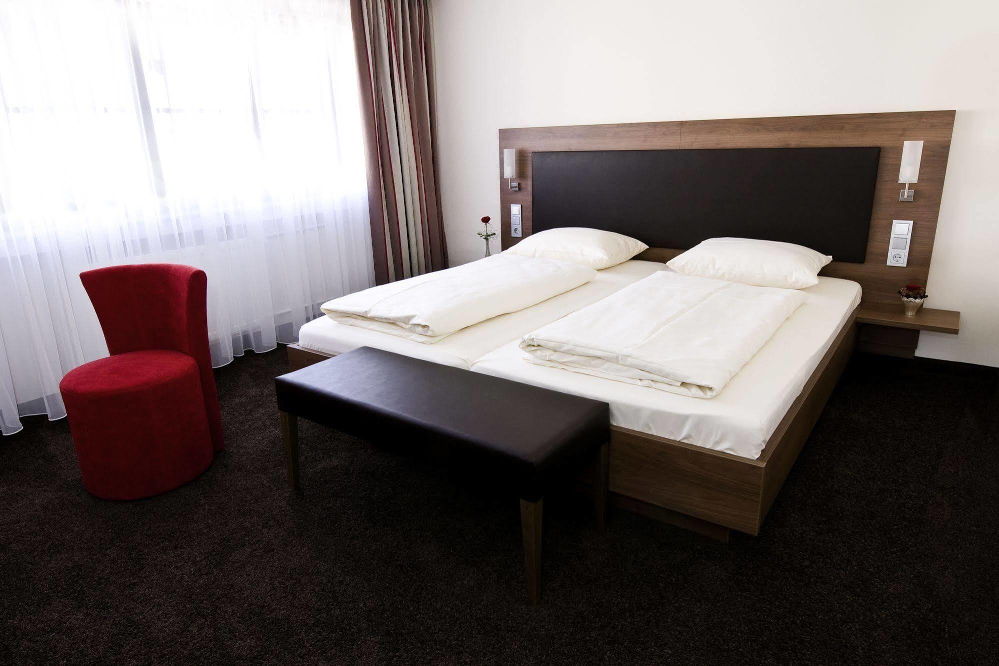 Hotel Schwanen Köngen Extérieur photo