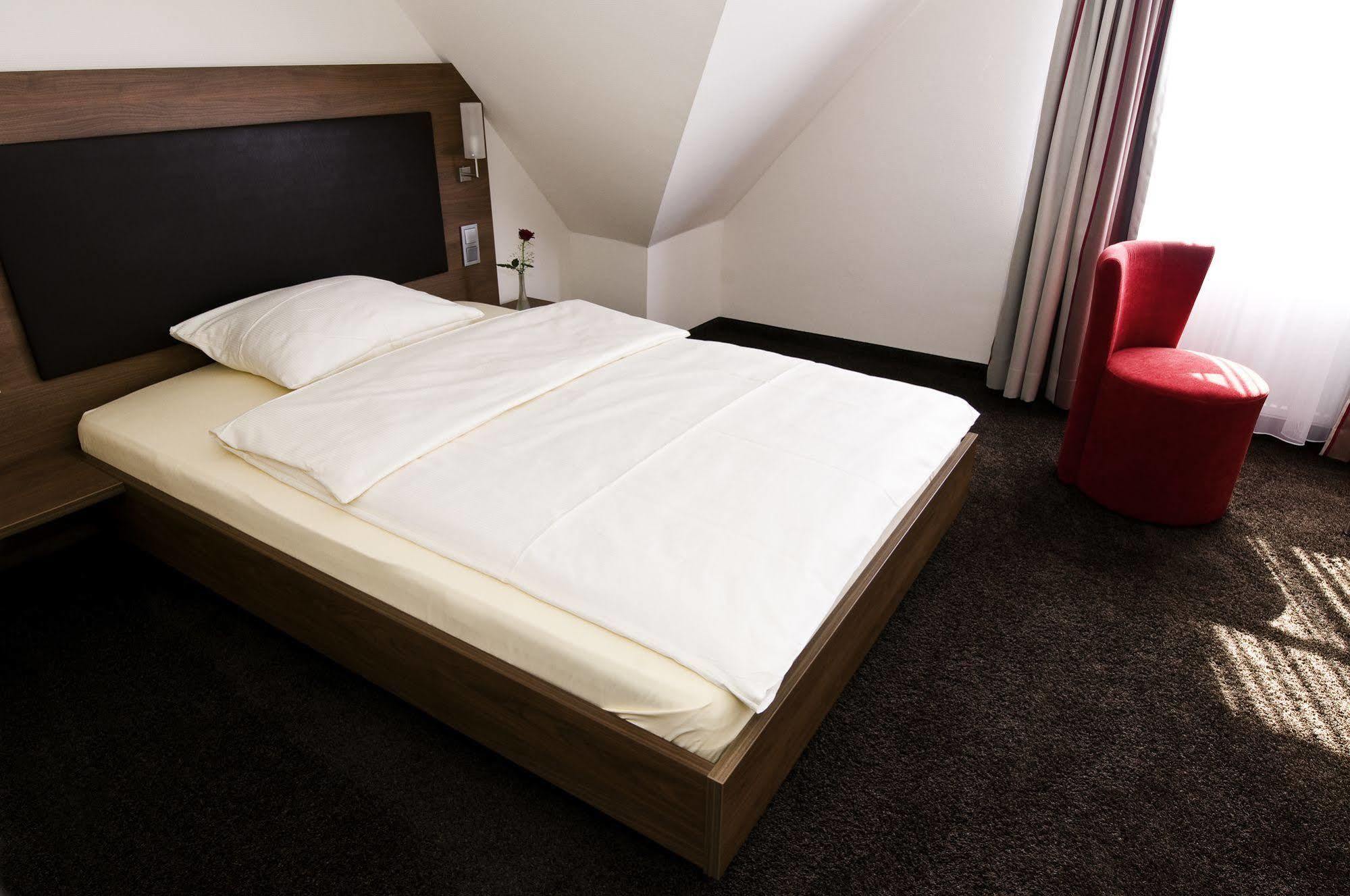Hotel Schwanen Köngen Extérieur photo