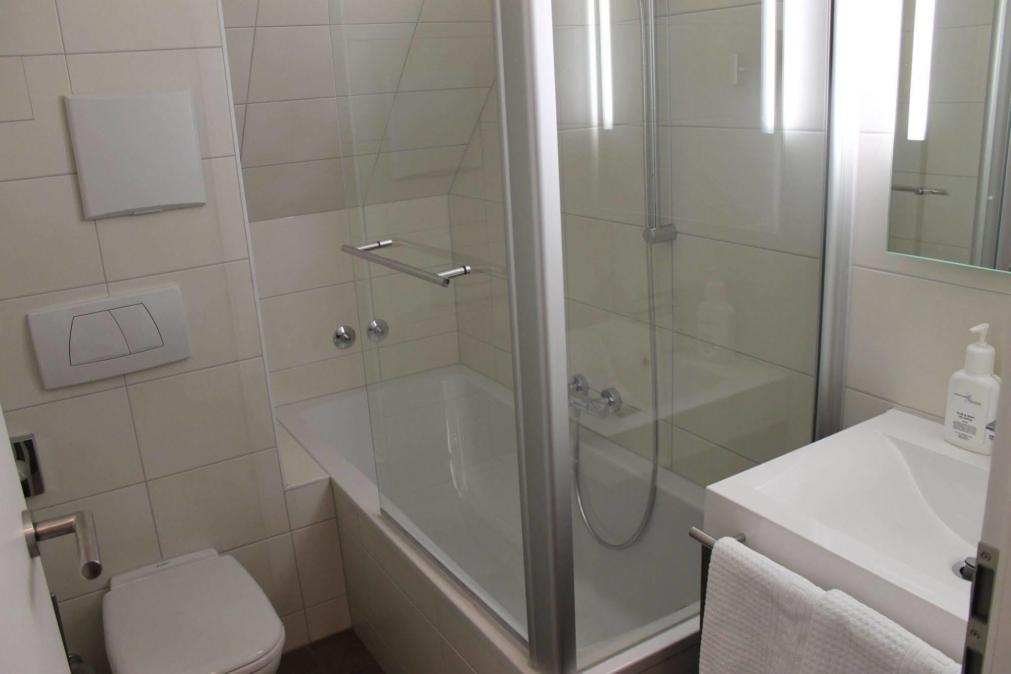 Hotel Schwanen Köngen Extérieur photo